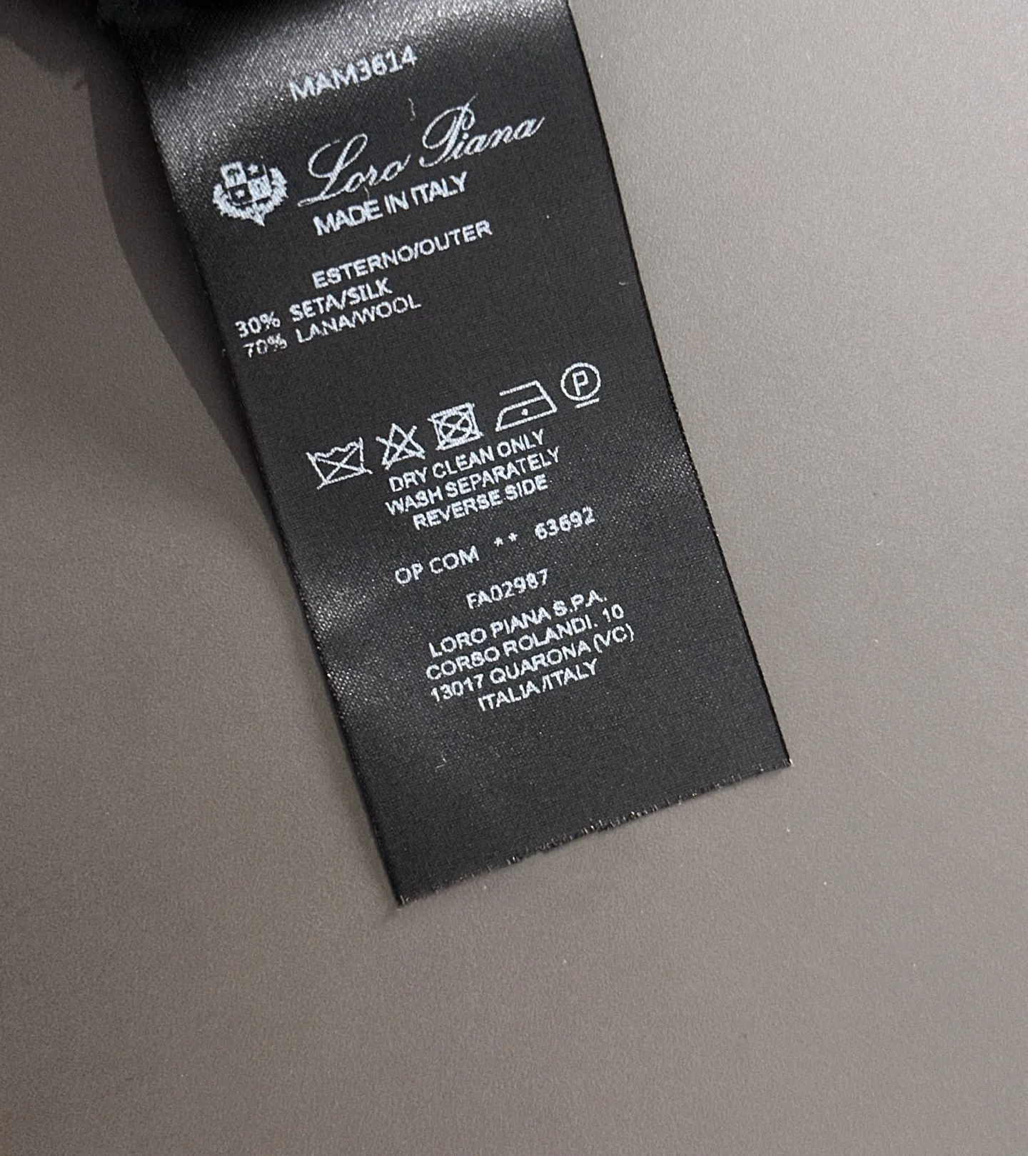 Next day shipment LP high quality Loro Piana 26ss New Arrival men's short-sleeved T-shirt Made of combed cotton yarn knitted cotton fabric, no pressure when entering and exiting the counter Exclusive control of raw materials It feels substantial when weighed, and the upper body is more textured than ordinary T-shirts. This texture can cope with the weather easily and is suitable for both hot and cold! Loose fit design, looks noble. The only correct version is available Size: M to XXXL